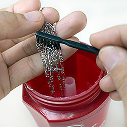 JEWELRY CLEANER 洗浄風景