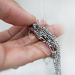 JEWELRY CLEANER 洗浄風景